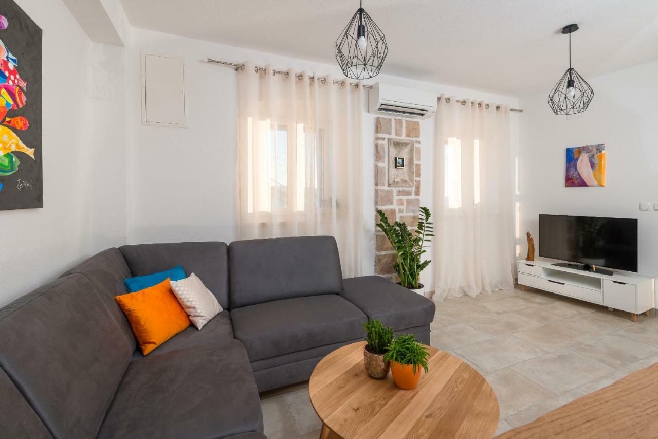 Villa Lipa Dora Murvica  Buitenkant foto